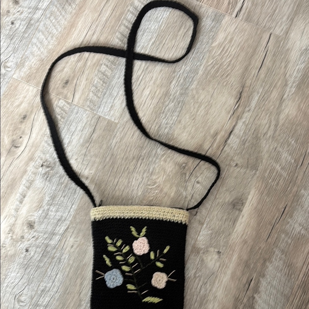 Floral Embroidered Black Crossbody Bag